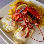 Huevos fritos con bogavante del Asador San Martín de Orio